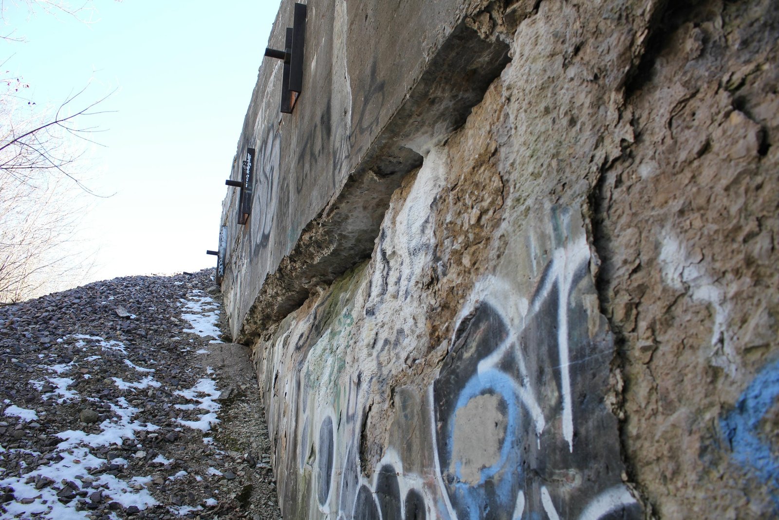 Spalling on east abutment